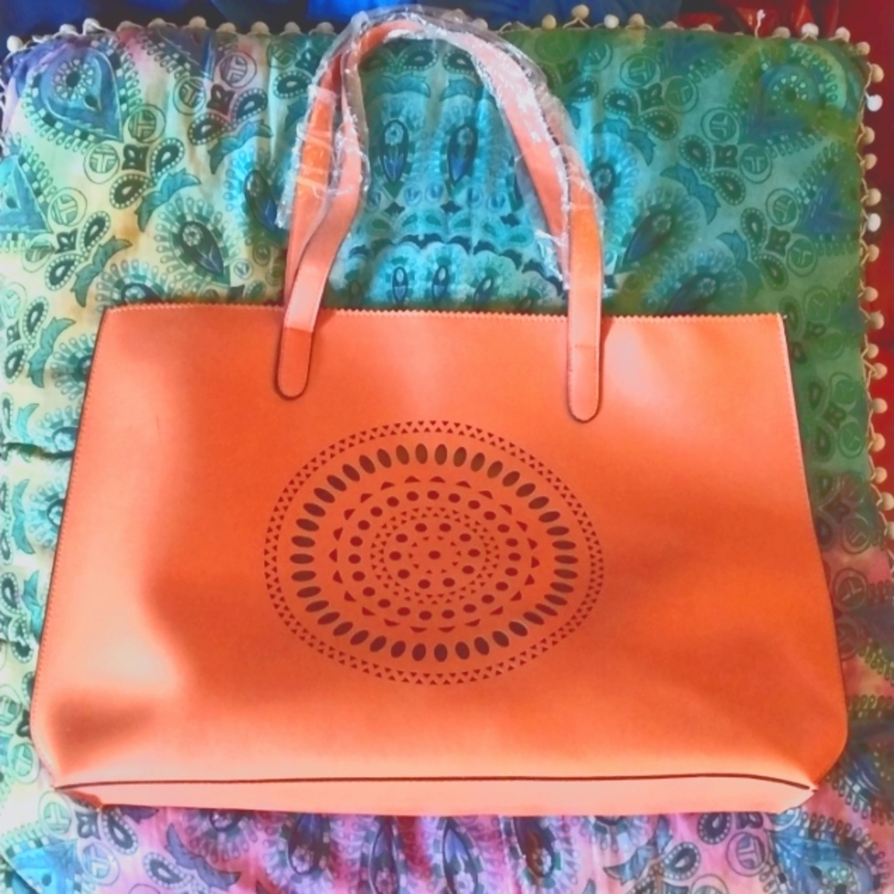 Neiman Marcus large women's leather tote bag.